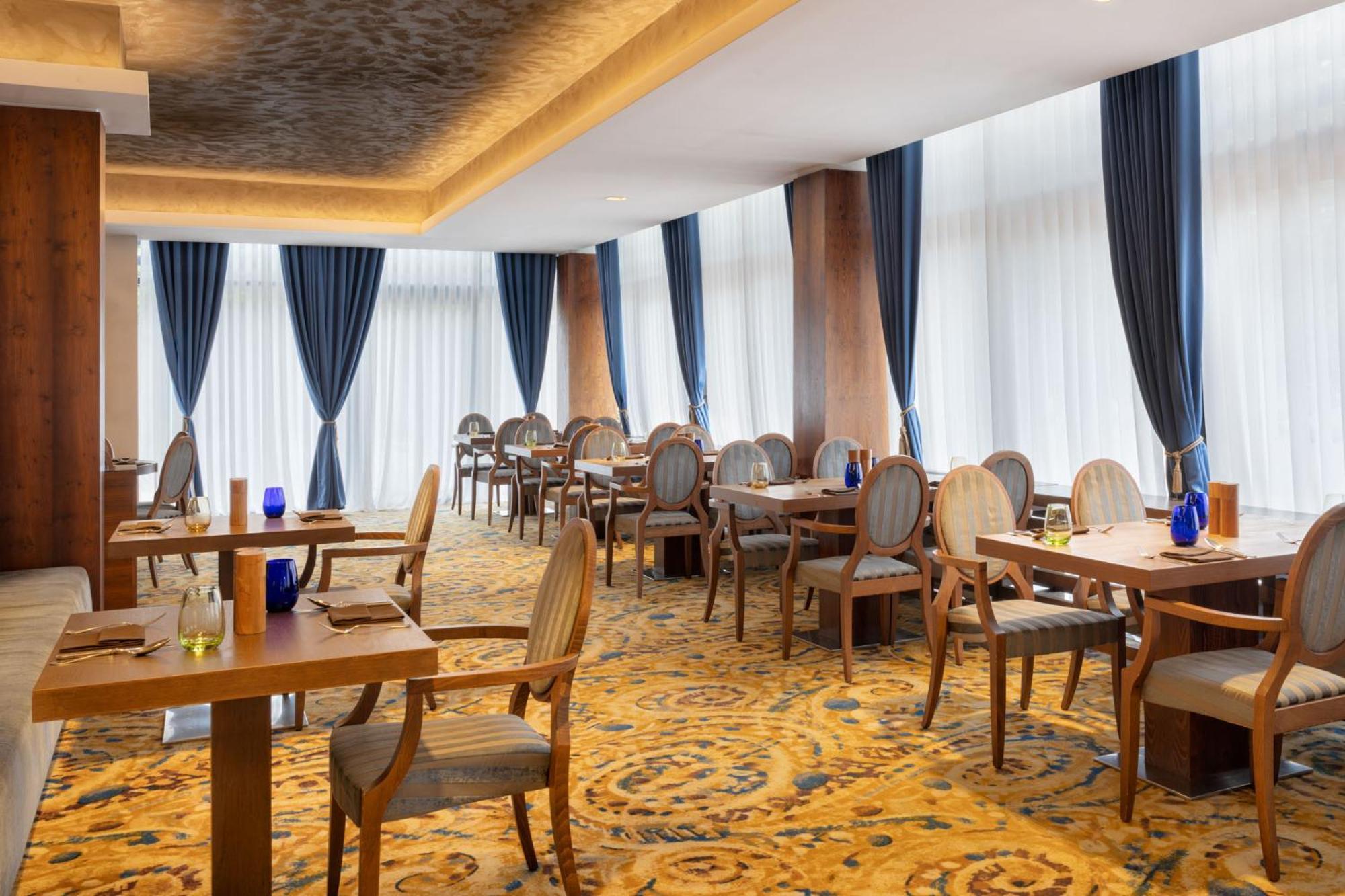 Movenpick Hotel SJJ Exterior foto